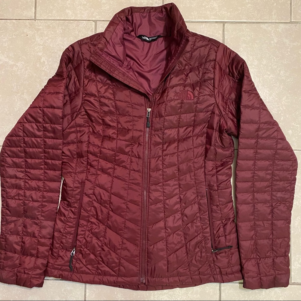 The North Face Women's Puffer Jacket - Burgundy